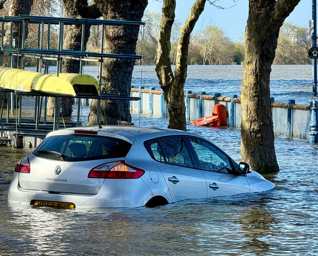 Pozor na zaplavená ojetá auta: Jak podvod funguje?