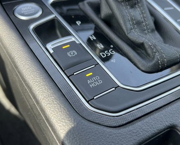 Auto Hold: Co znamená tato funkce a kdy ji používat?