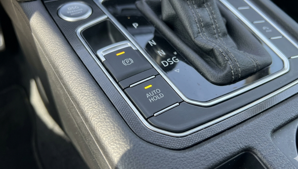 Auto Hold: Co znamená tato funkce a kdy ji používat?