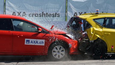 Každé páté dovezené ojeté auto je havarované. 28 % z nich vykazuje totální škodu