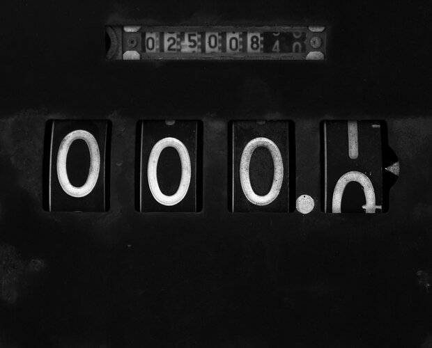 Češi zaplatí za stočené tachometry až 11,8 miliardy korun ročně