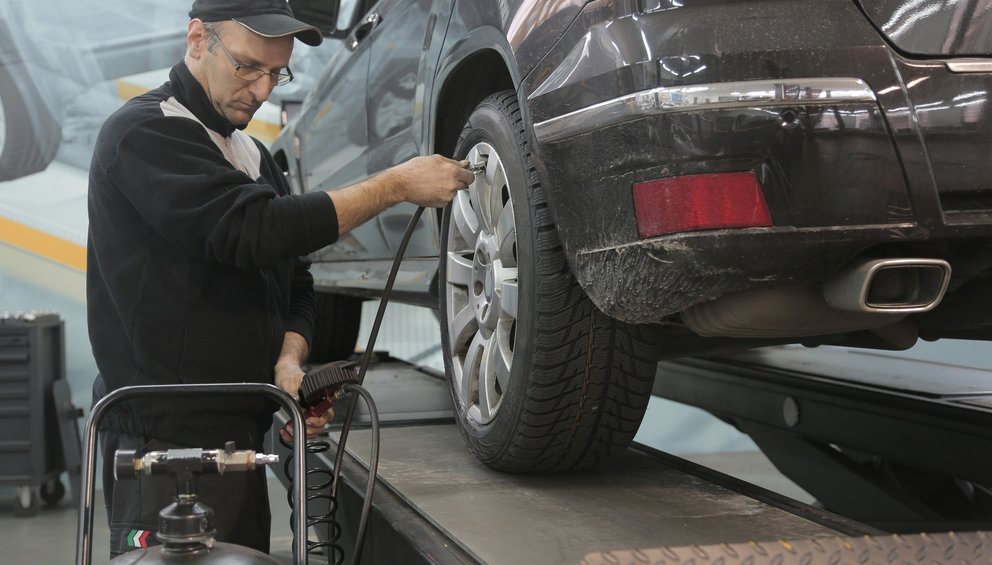 Kvalita autoservisů se loni mírně zhoršila, Praha zůstává na špičce