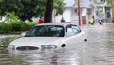 Cebia upozorňuje na milion aut zaplavených hurikány Harvey a Irma