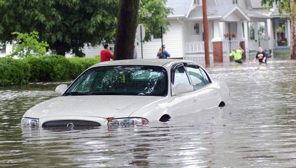 Cebia upozorňuje na milion aut zaplavených hurikány Harvey a Irma