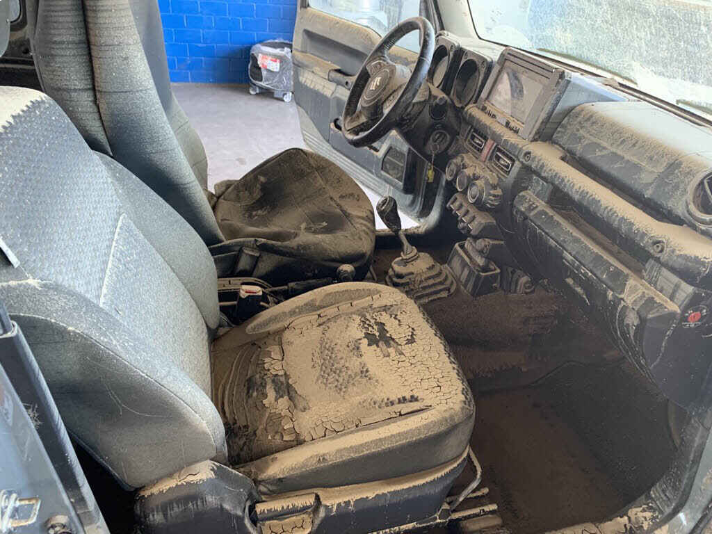 Suzuki_Jimny_zaplaveny_Cebia